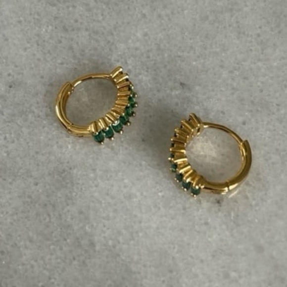 Gold Thick Green Crystal Huggie Hoop Earrings

 Brand New - Picture 3 of 4